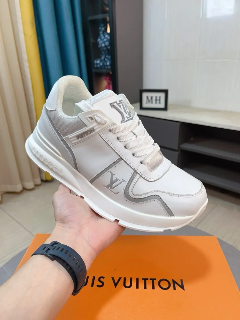 Men's shoes 💰600🌸🌸 LV style is novel and fashionable, the upper is made of imported cowhide + LV special materials! Super trendy design! It’s eye-catching! The leather is soft, delicate, shiny and translucent, showing the ultimate in pure handcraftsmanship, and the mesh is soft, comfortable and breathable! Size: 39-44 (38 45 customized)